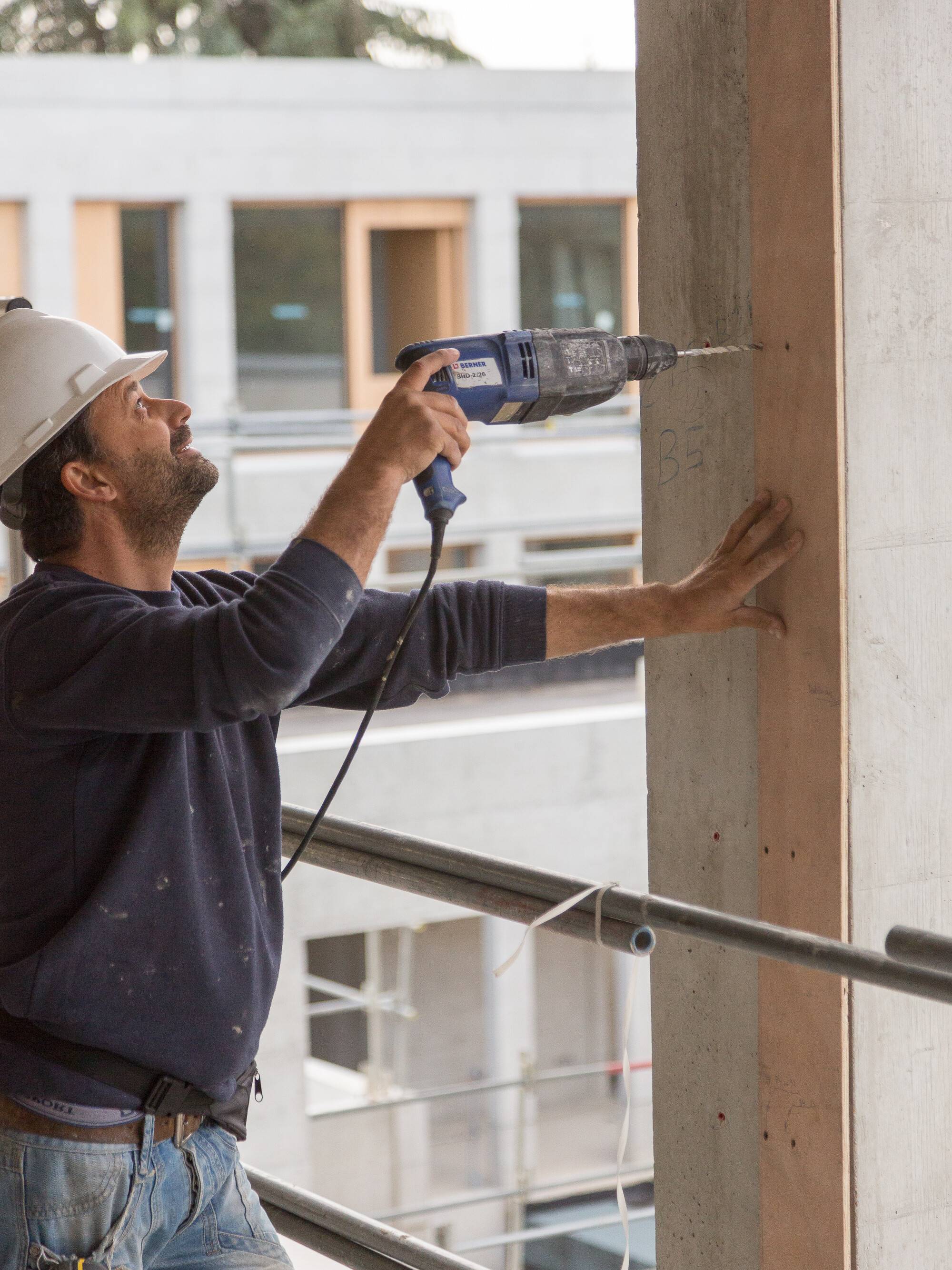 Poseur chantier en réhabilitation