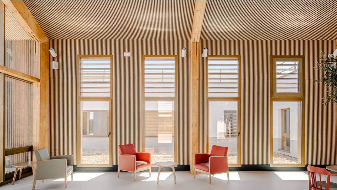 Vue des unités de vie de la Maison Accueil Spécialisée avec fenêtres aluminium.jpg