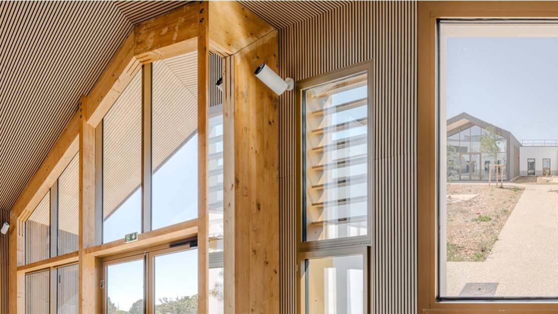 détails du mur rideau de la Maison Accueil Spécialisée avec vitrage contrôle solaire.jpg